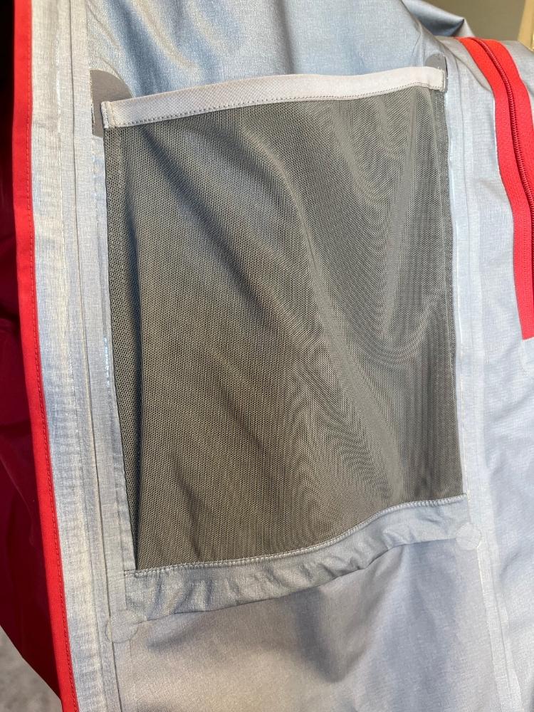 Dump pocket of Alpha SV.
