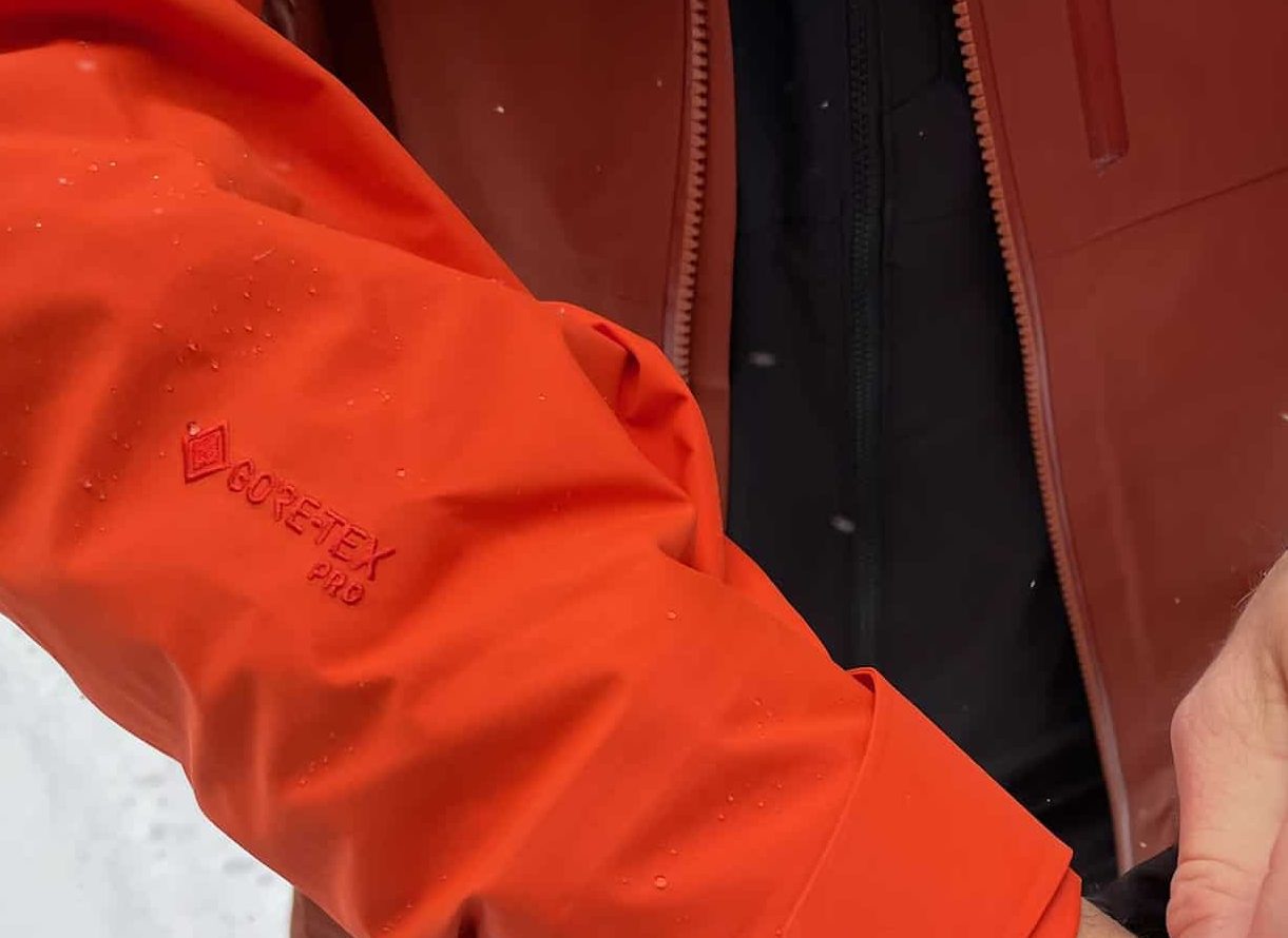 Arcteryx_Sabre_SV_Gore-TexPro_log_on_sleeve Arc'teryx Sabre SV with the Gore-Tex Pro logo embroidered on sleeve