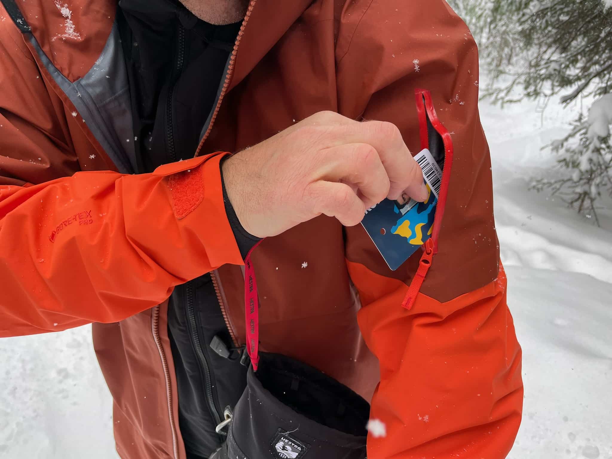 Small sleeve pocket on the Arc'teryx Sabre SV is for storing your RFID ski pass