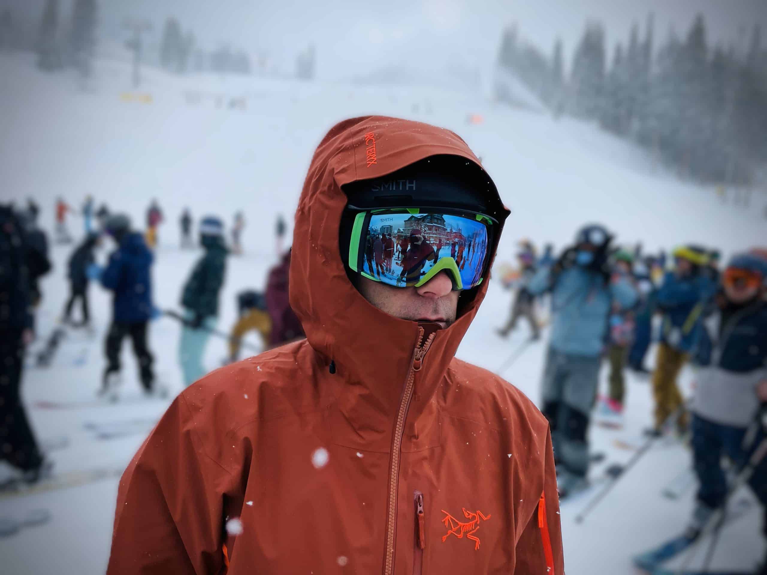 Skier wearing the Arc'teryx Sabre jacket