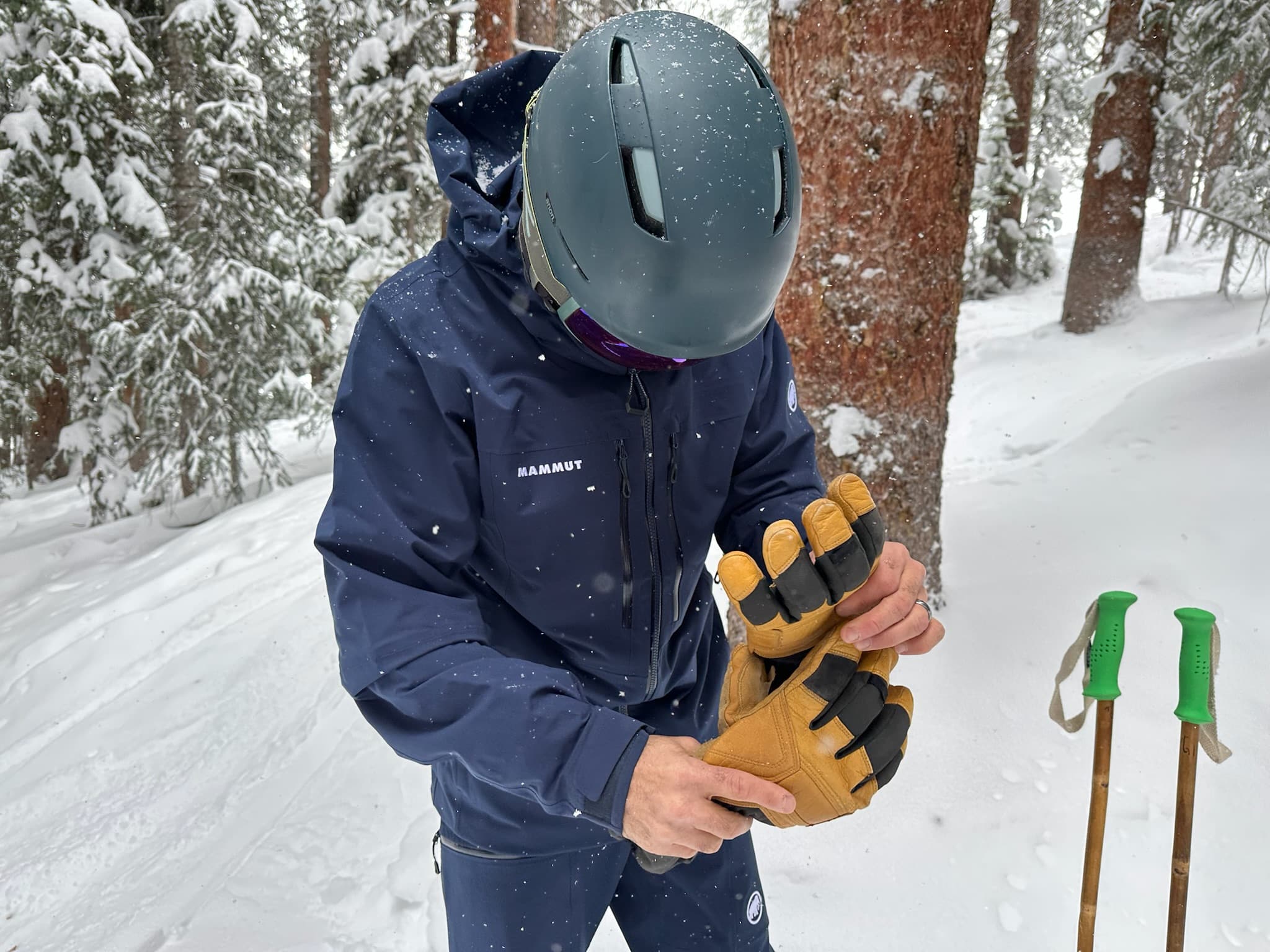 mammut_stoney_hs_jacket_front_hero Skier wearing the Mammut Stoney HS jacket