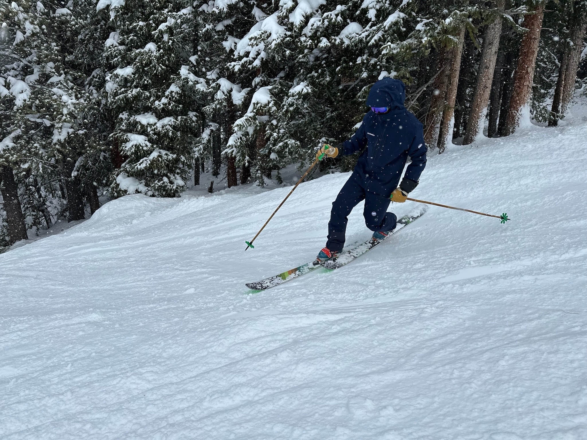A skier wearing the Mammut Stoney HS jacket and pant.