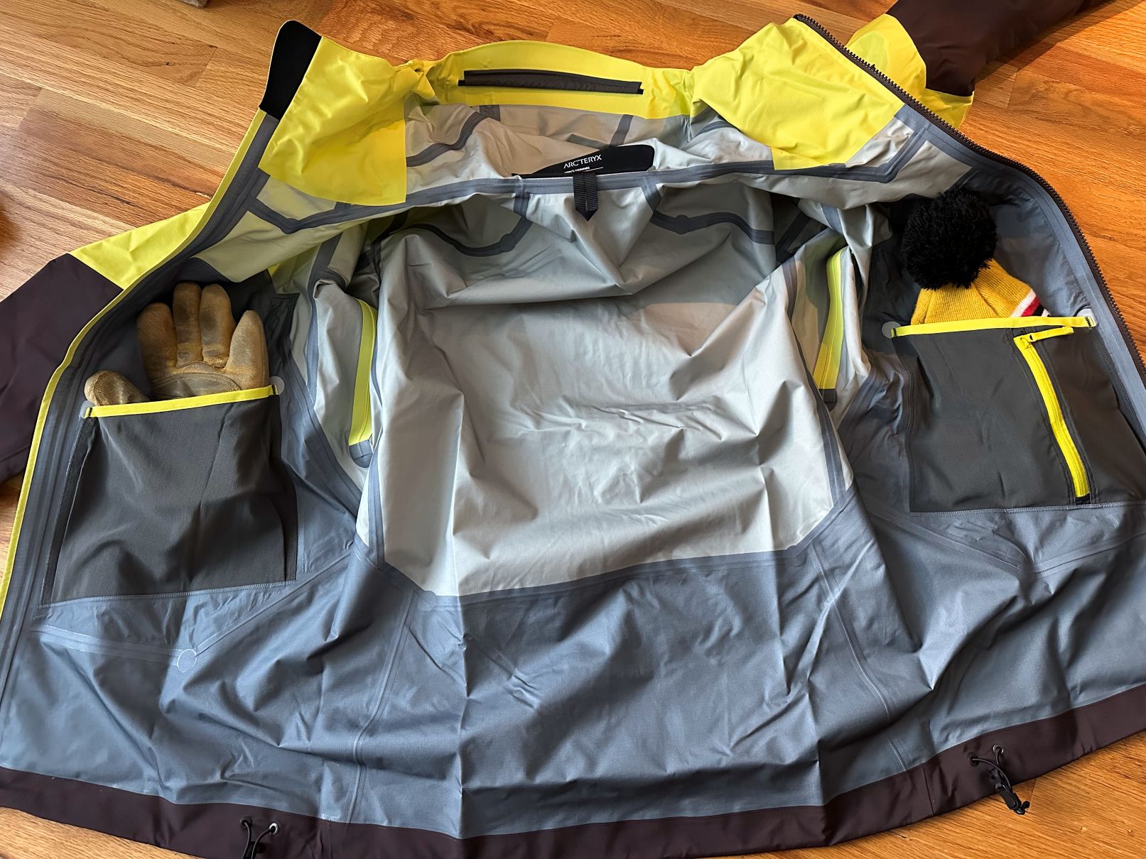 Image showing the interior pockets on an Arxc'teryx Rush ski jacket