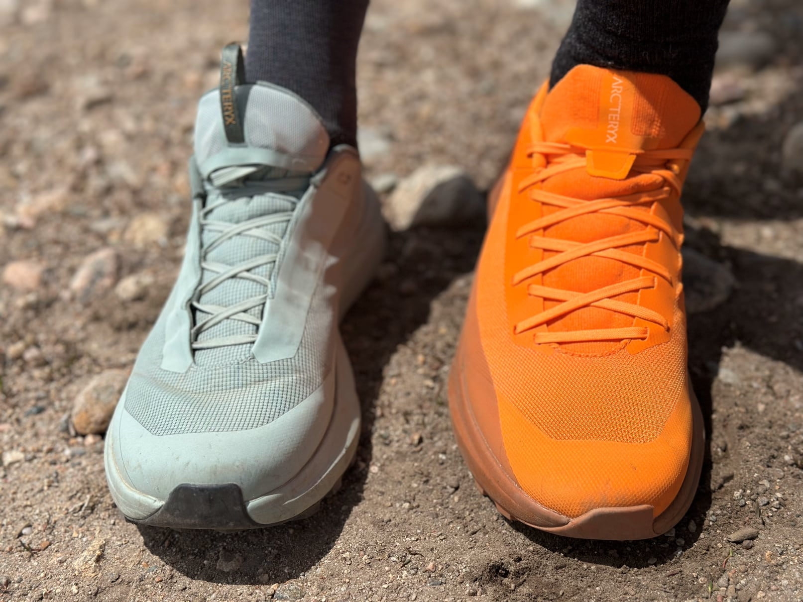 Top-down image showing the Arc'teryx Norvan 4 and Norvan 4 GTX side-by-side.