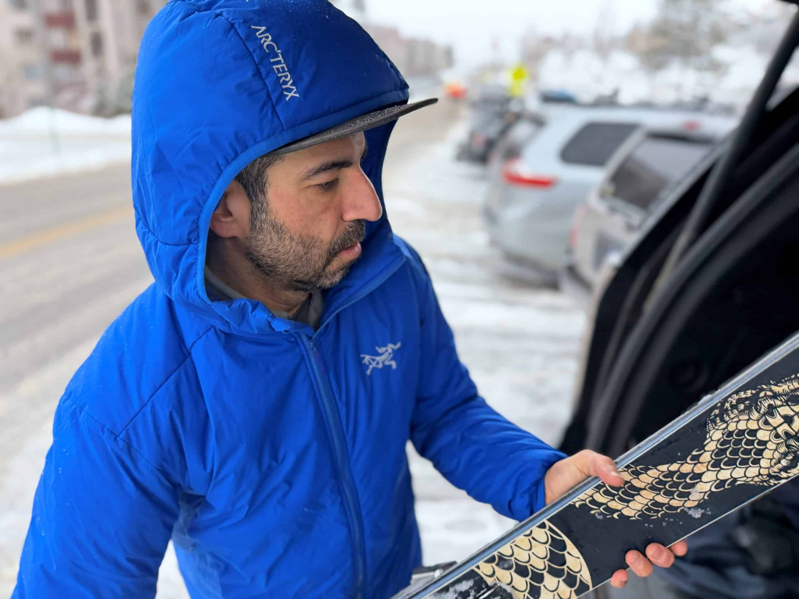 A man wearing the Arc'teryx Atom SV jacket in blue.