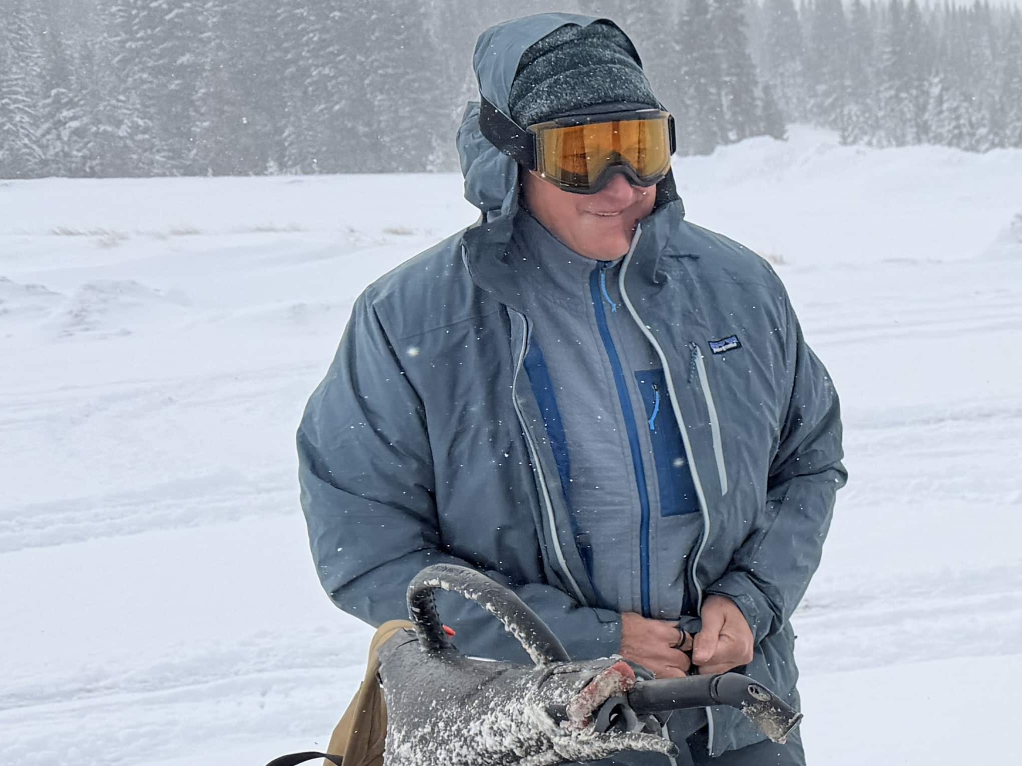 A snowboarder wearing the Patagonia R2 TechFace jacket under an Patagonia Insulated Powder Town Jacket.